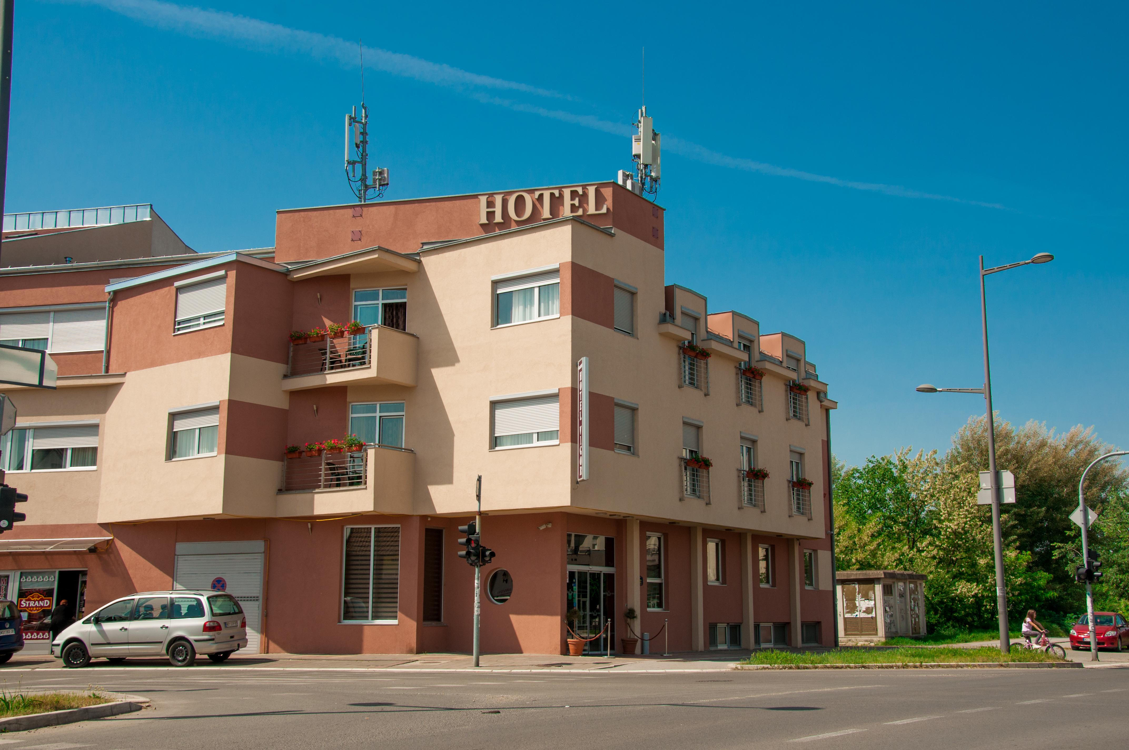 Garni Hotel Vigor - Ev Station Новий Сад Екстер'єр фото